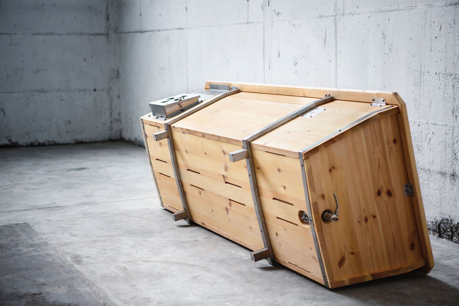 Feuerwasser Gartenbadewanne mit Holzverkleidung